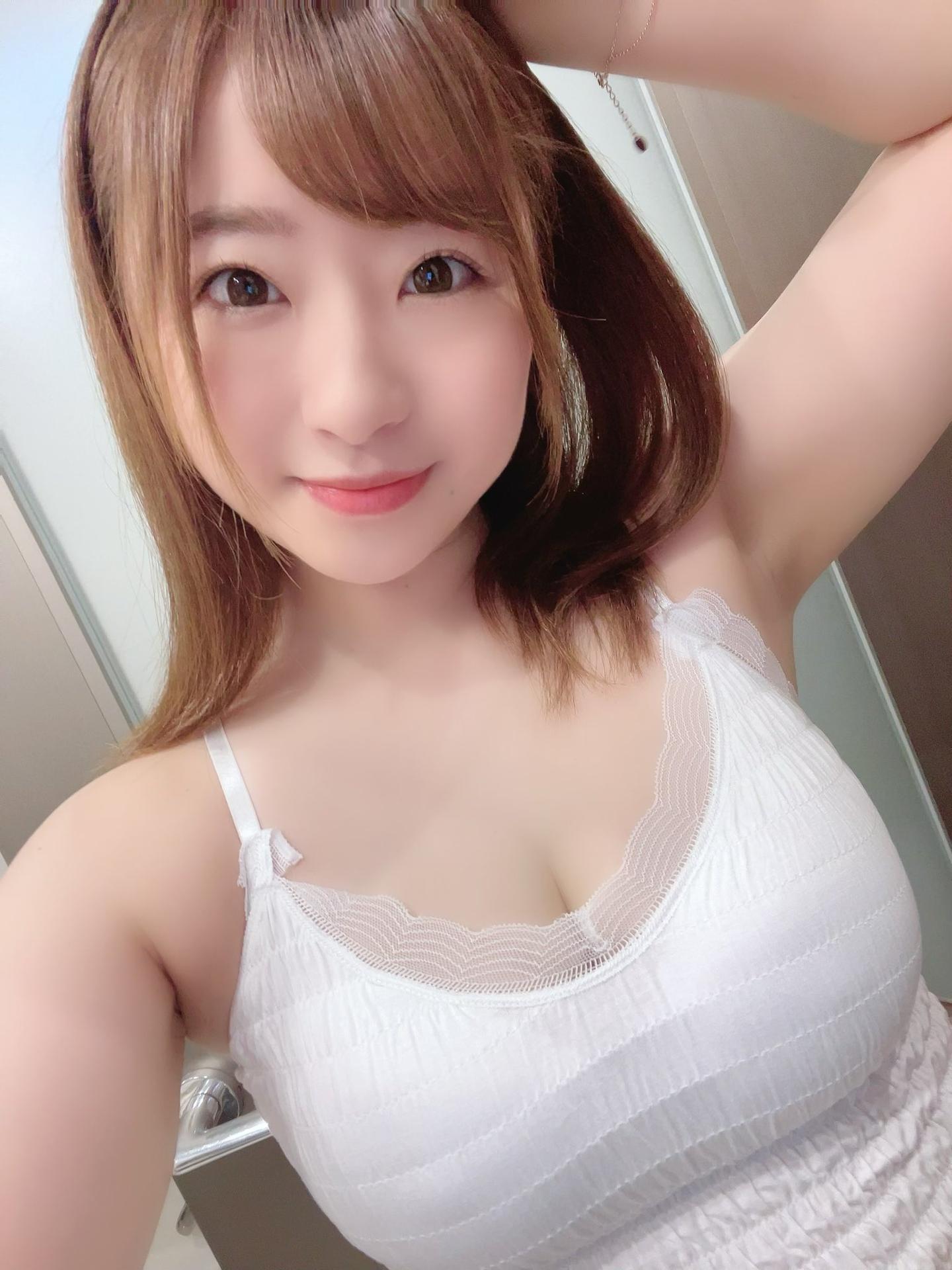 Saki Hatsumi Fisting