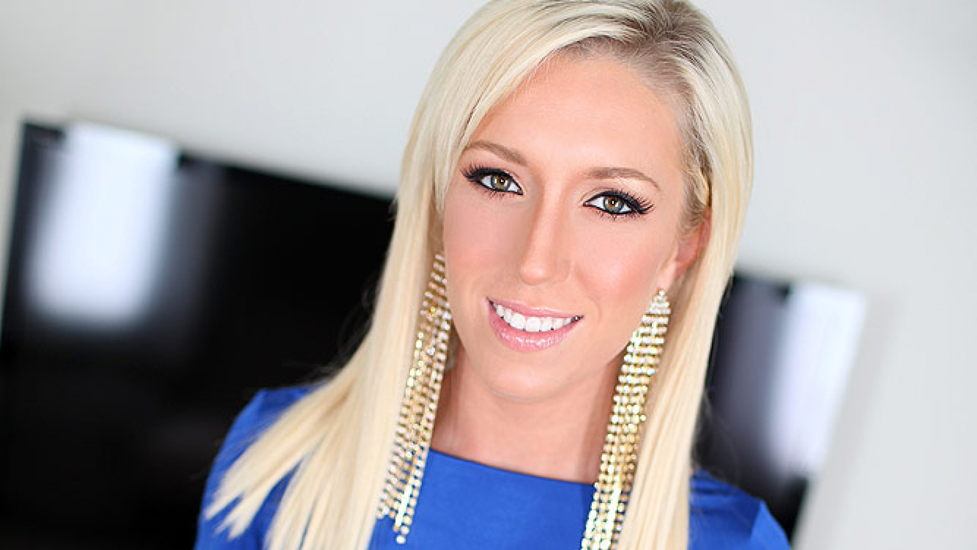 Maia Davis Tall Thin Blonde Gives Head, Fucks and Swallows Cum!