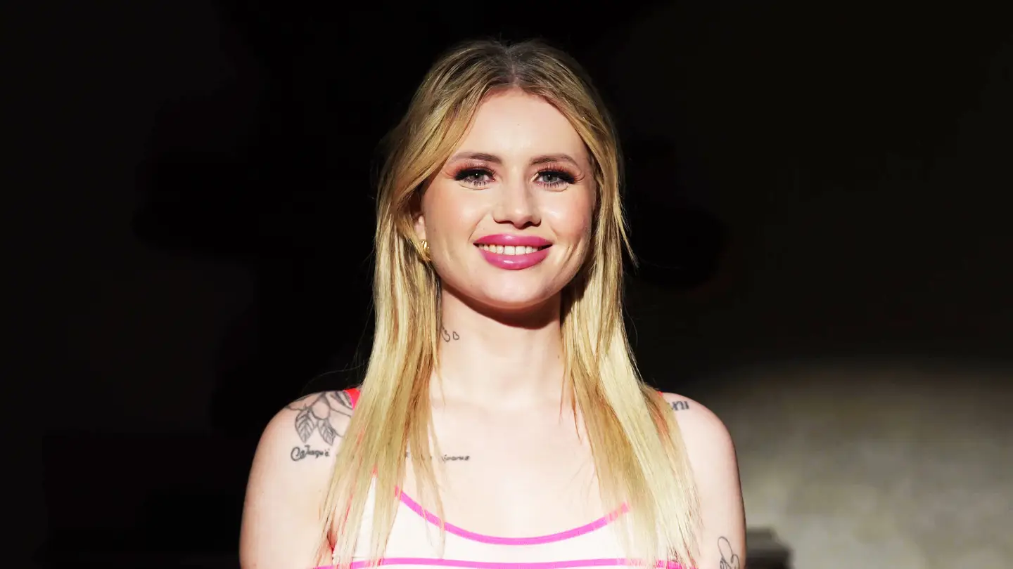 Georgia takes part in a tailor-made gang-bang!