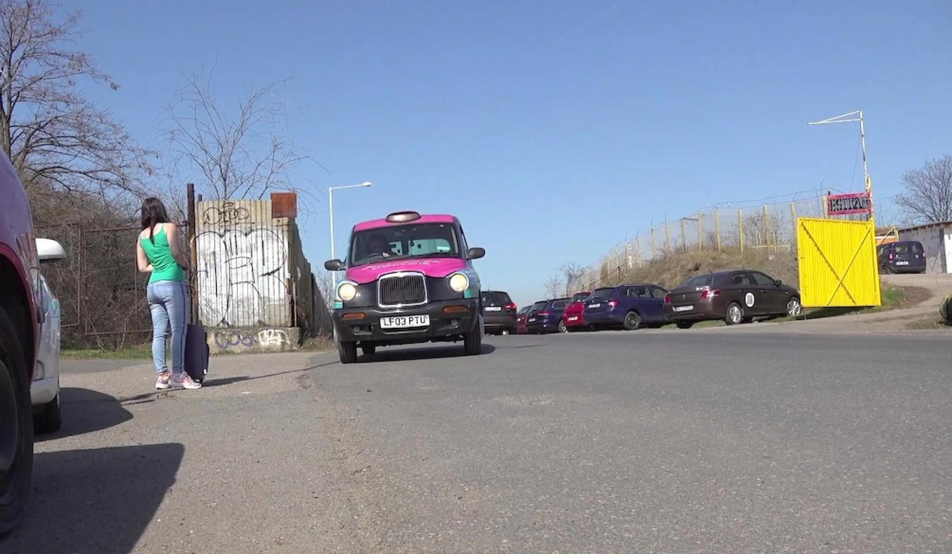 Czech babe gets into the hot taxi