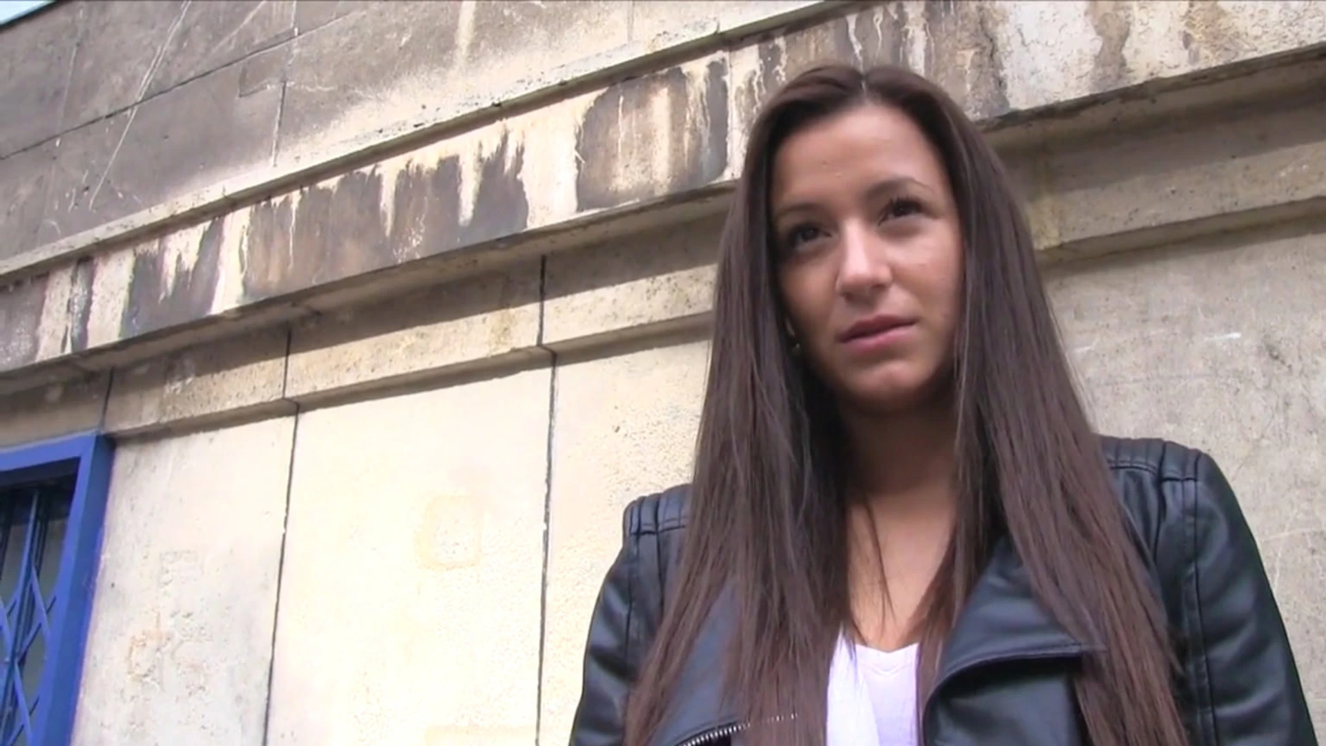 Shy brunette has sex in restaurant toilet for cash