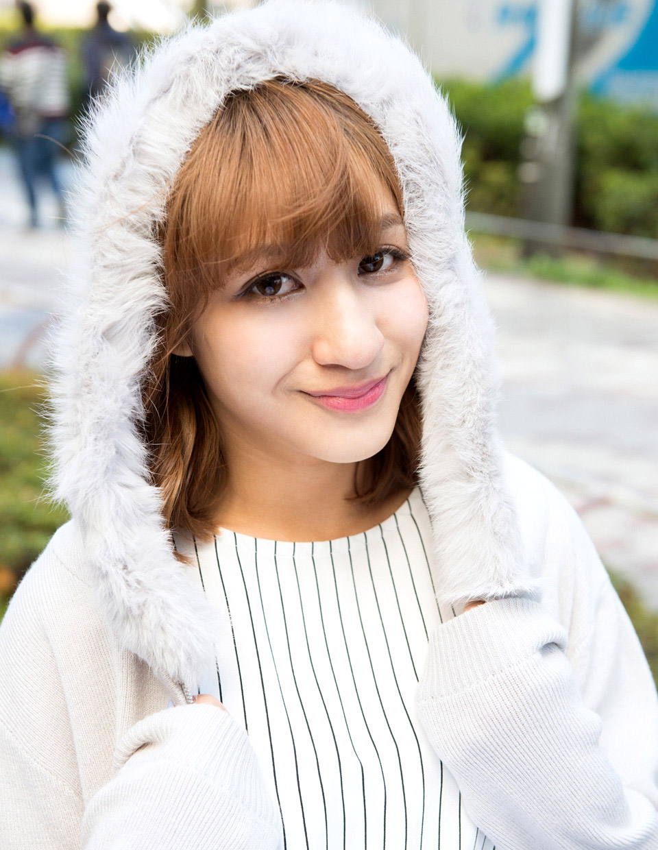 Ann Sakura Gorge profonde