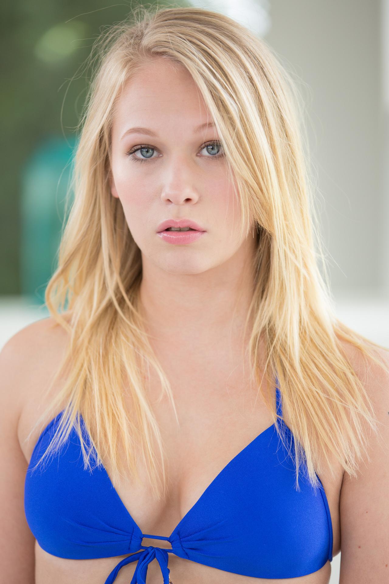 Photo HD Dakota James - 1