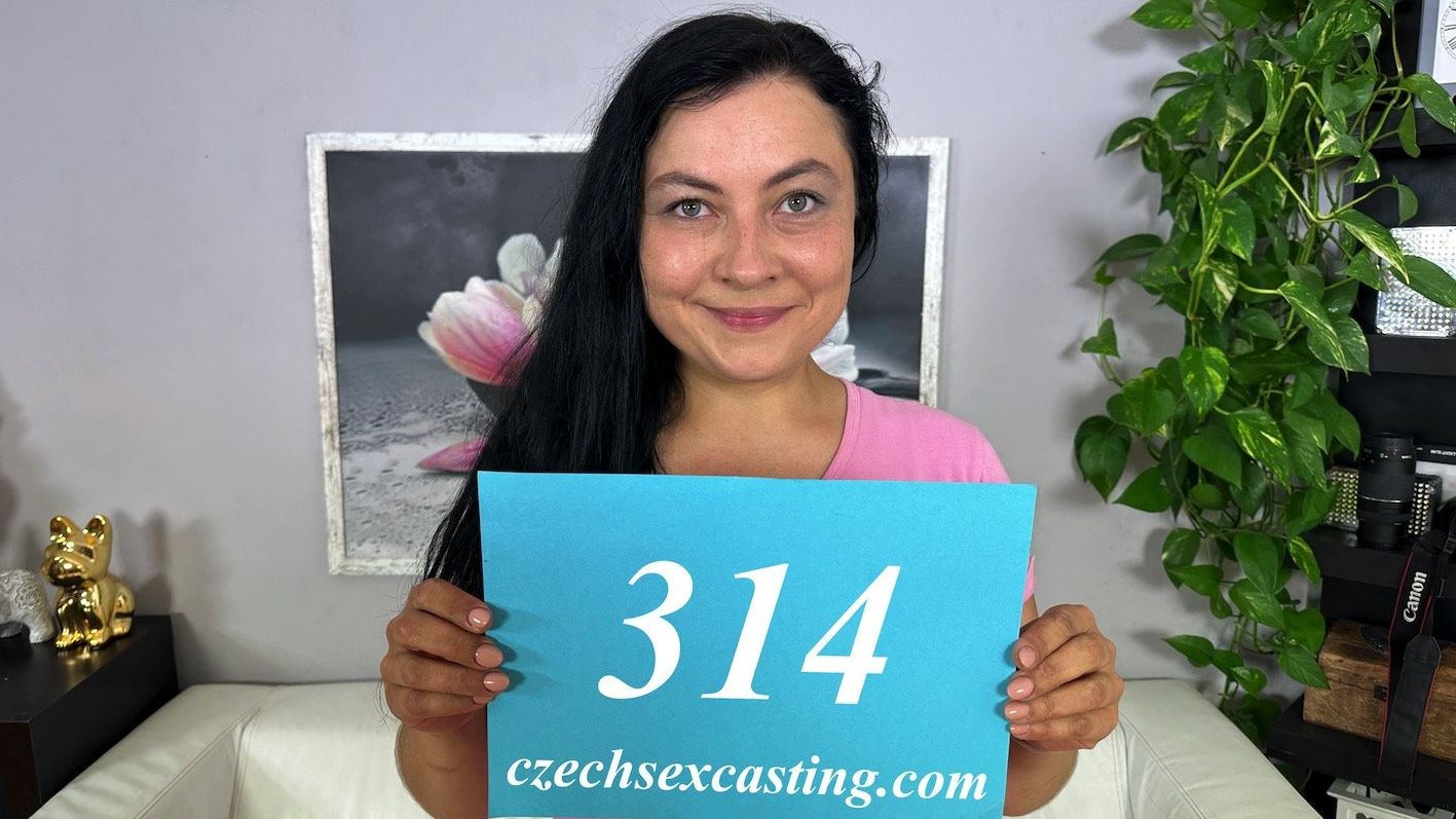 Curvaceous brunette slut makes the most of a casting fuck