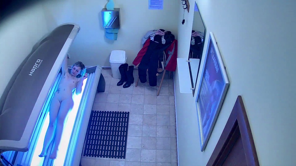 Blonde teen in solarium 2