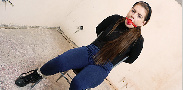 Mila Fox - chair tie