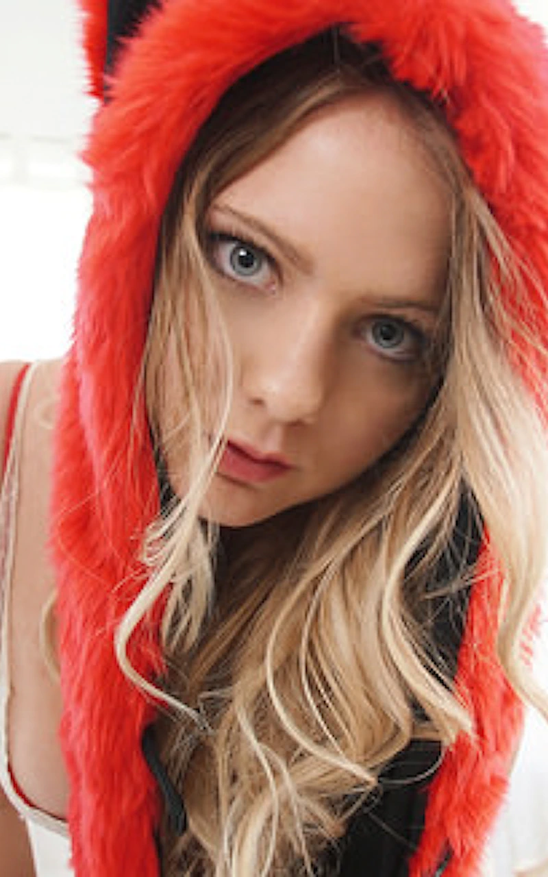 Lilly Sapphire Facial