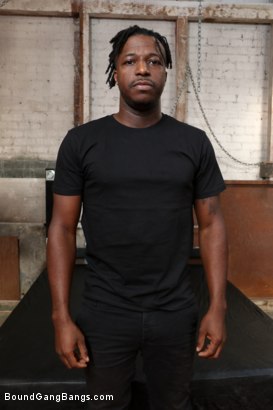 Apollo Knight Fessée