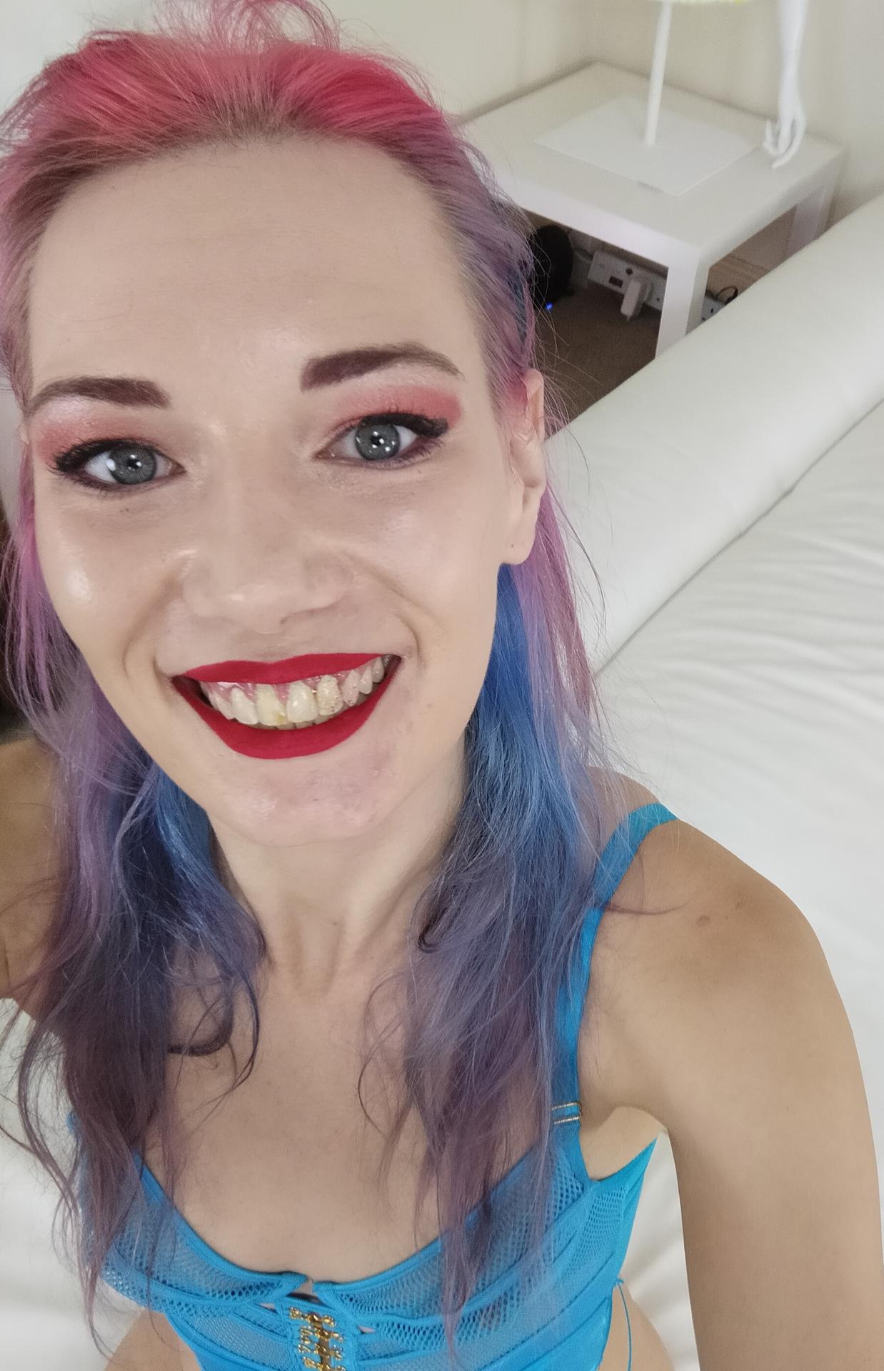 Alice Wolfsbane Fessée