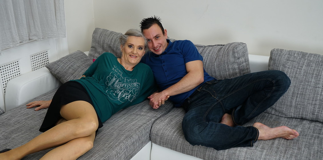 Young man fucks naughty grandma