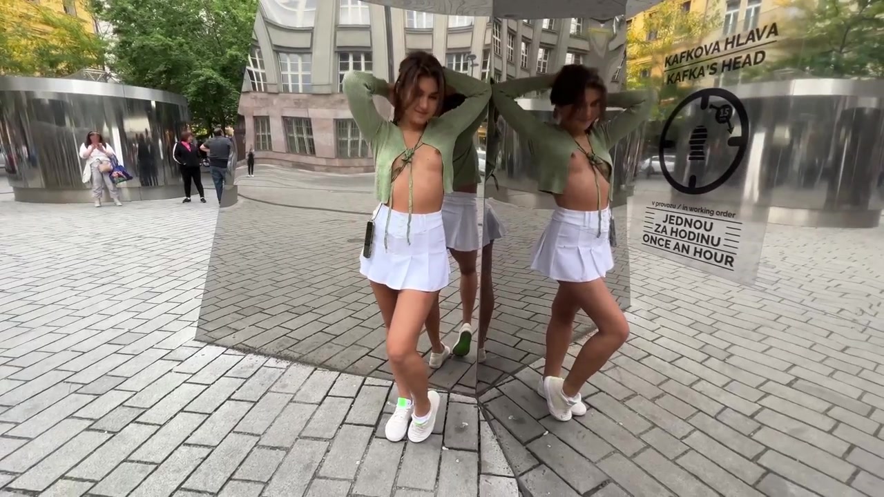 City Vibes With Ellie