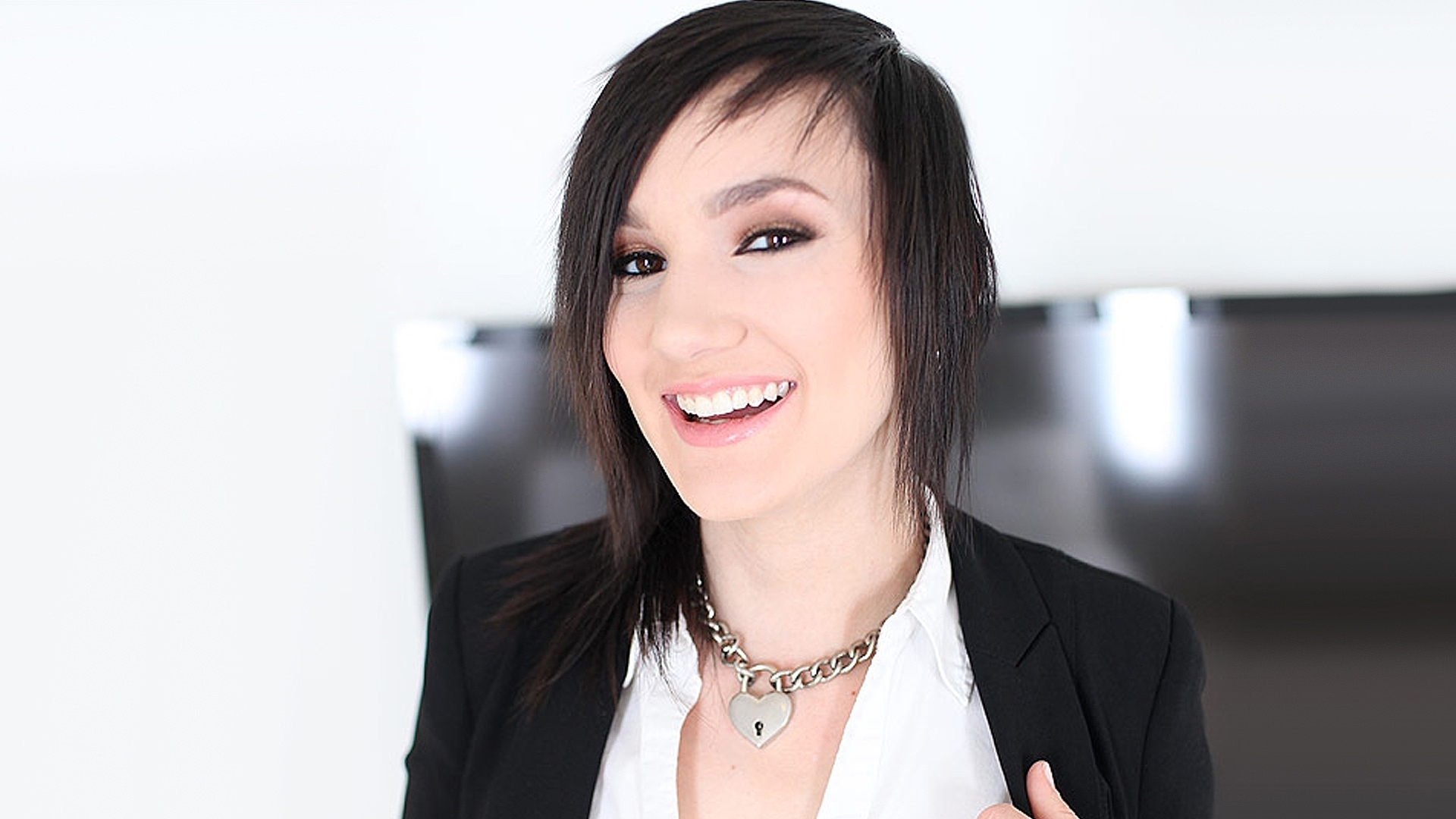 Nikki Hearts Takes TWO Big Dudes in Her Throat and Tight Pussy and Swallows the Hot Cum