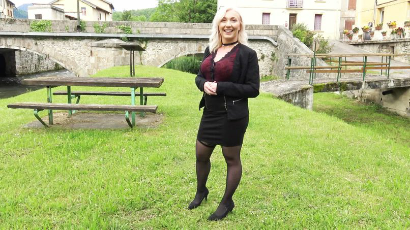 Louane, 30 Years Old, Beautician in Belesta (11)!
