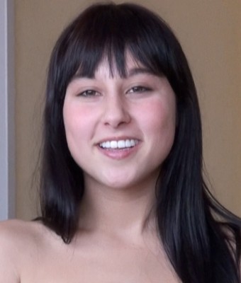 Thea Scarlett Fessée