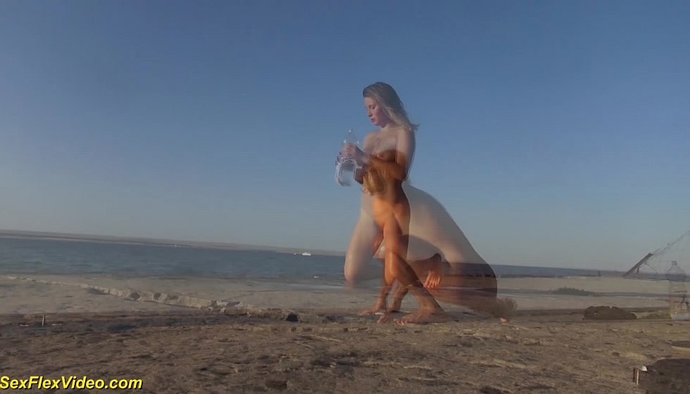 Beach fun with flexi Alisa
