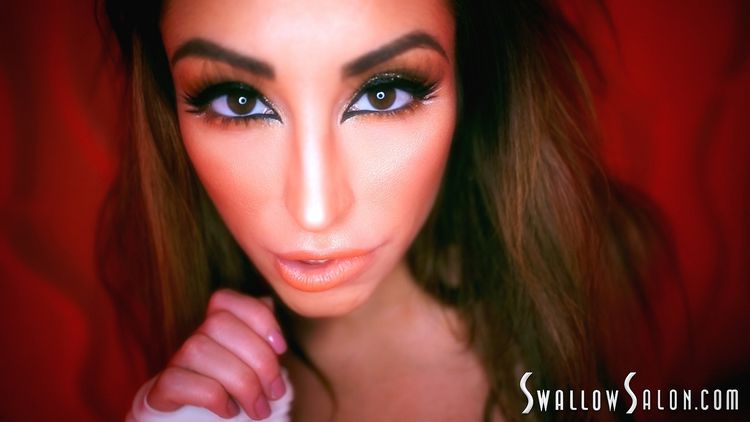 Christiana Cinn Looking For Fun At The Swallow Salon