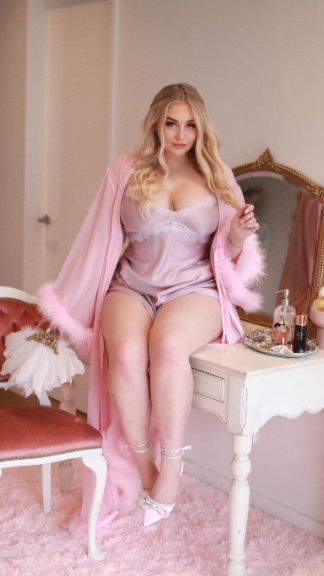 Photo HD Lucy Adler - 5