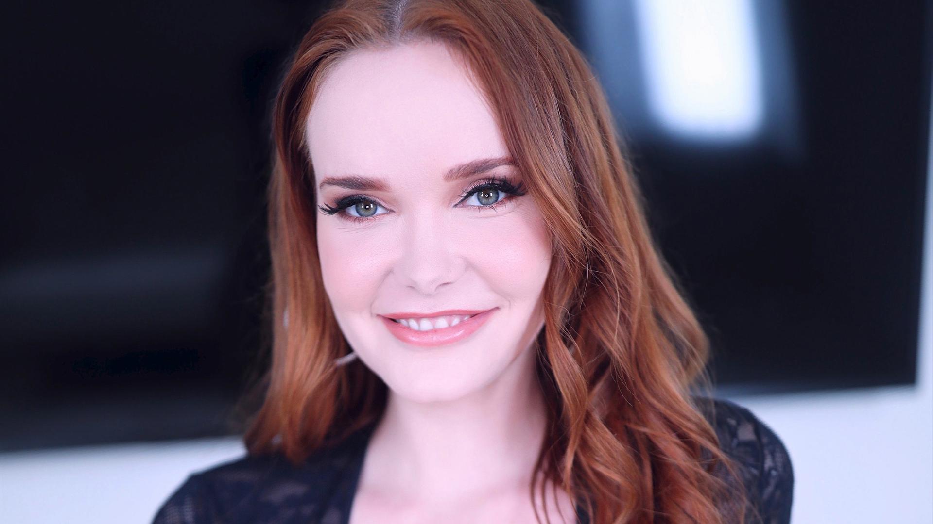 Chloe Foxxe's Fiery Red Locks Shine in Her Amateur Allure Debut