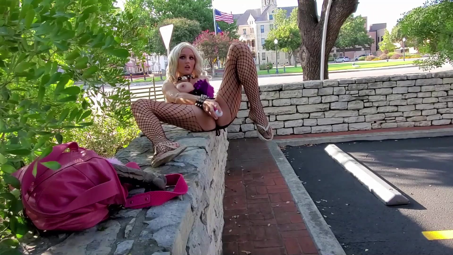 EXTREME PUBLIC MASTURBATION