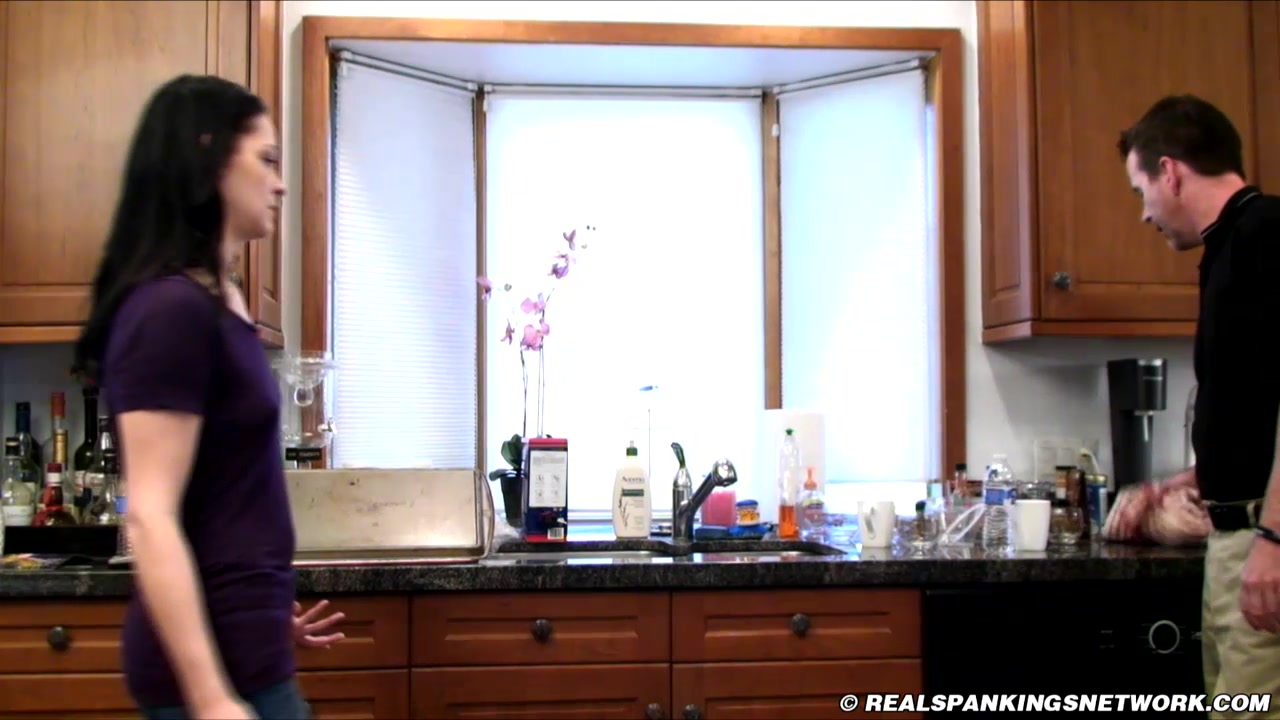 Syrena Gets A Whoopin'