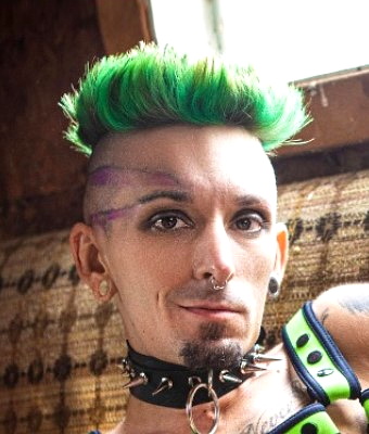 Charly Willinsky Fessée