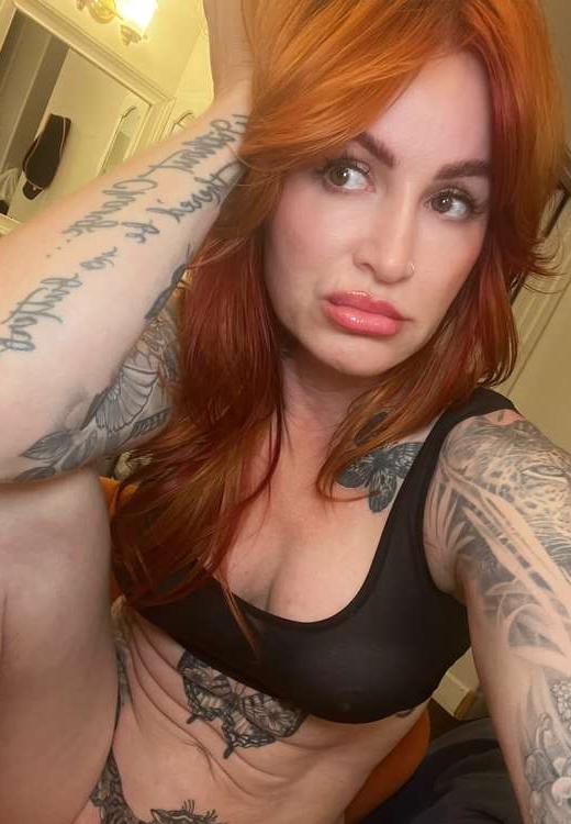 Photo HD Bunnie HotWife - 1