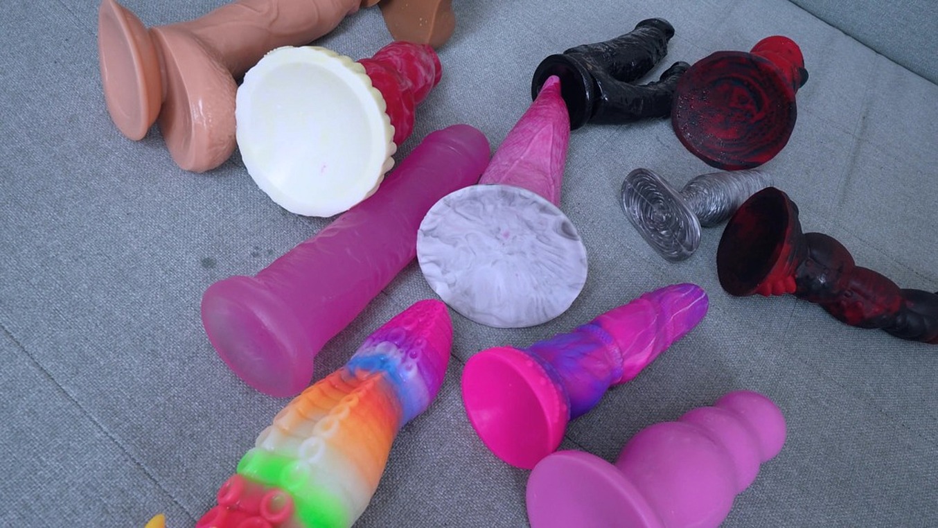 [PART 1] Beautiful Julia Maze gets a powerful anal workout with toys anal fisting and hard anal fucking from a big black cock EKS525