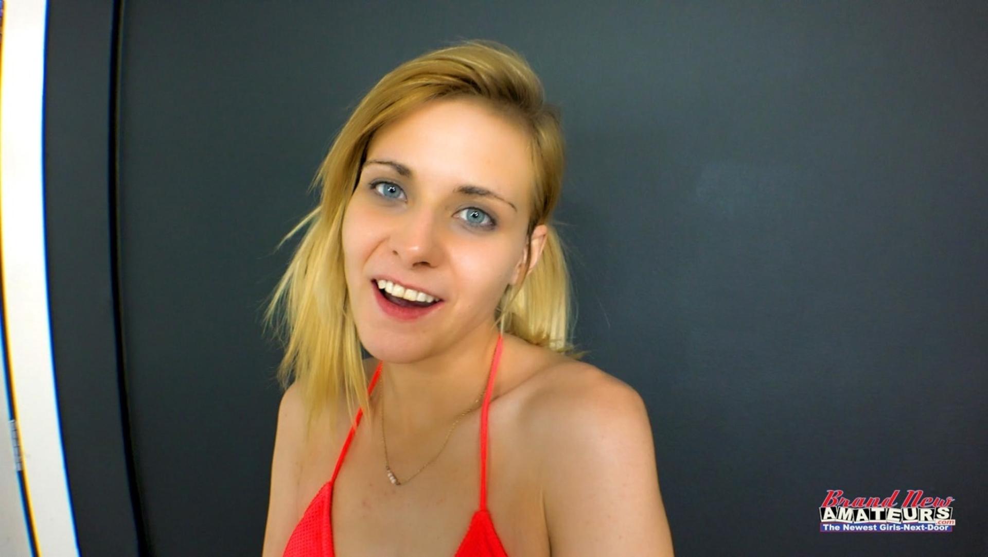 Amelea: Hitachi and Blowjob!