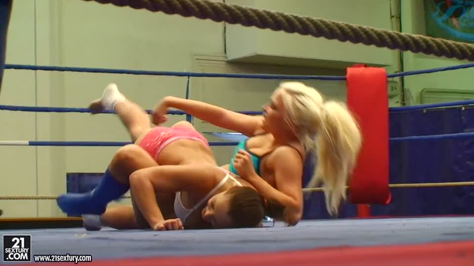 NudeFighClub backstage with Liza Del Sierra & Jenna Lovely