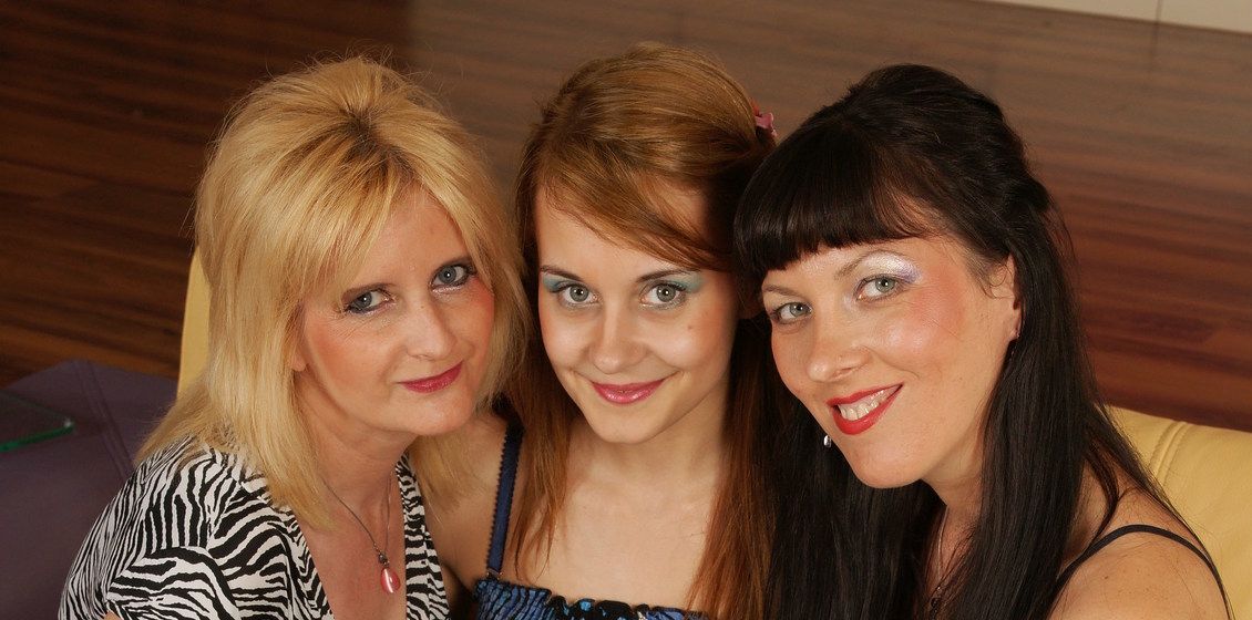 Mature lesbians are having sex with younger girl