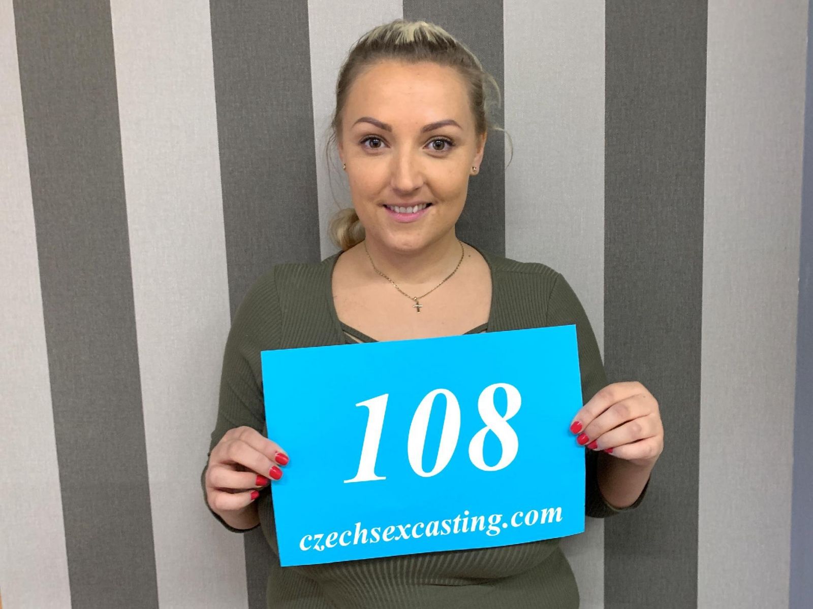 BBW Krystal Swift shows off her curves in a casting