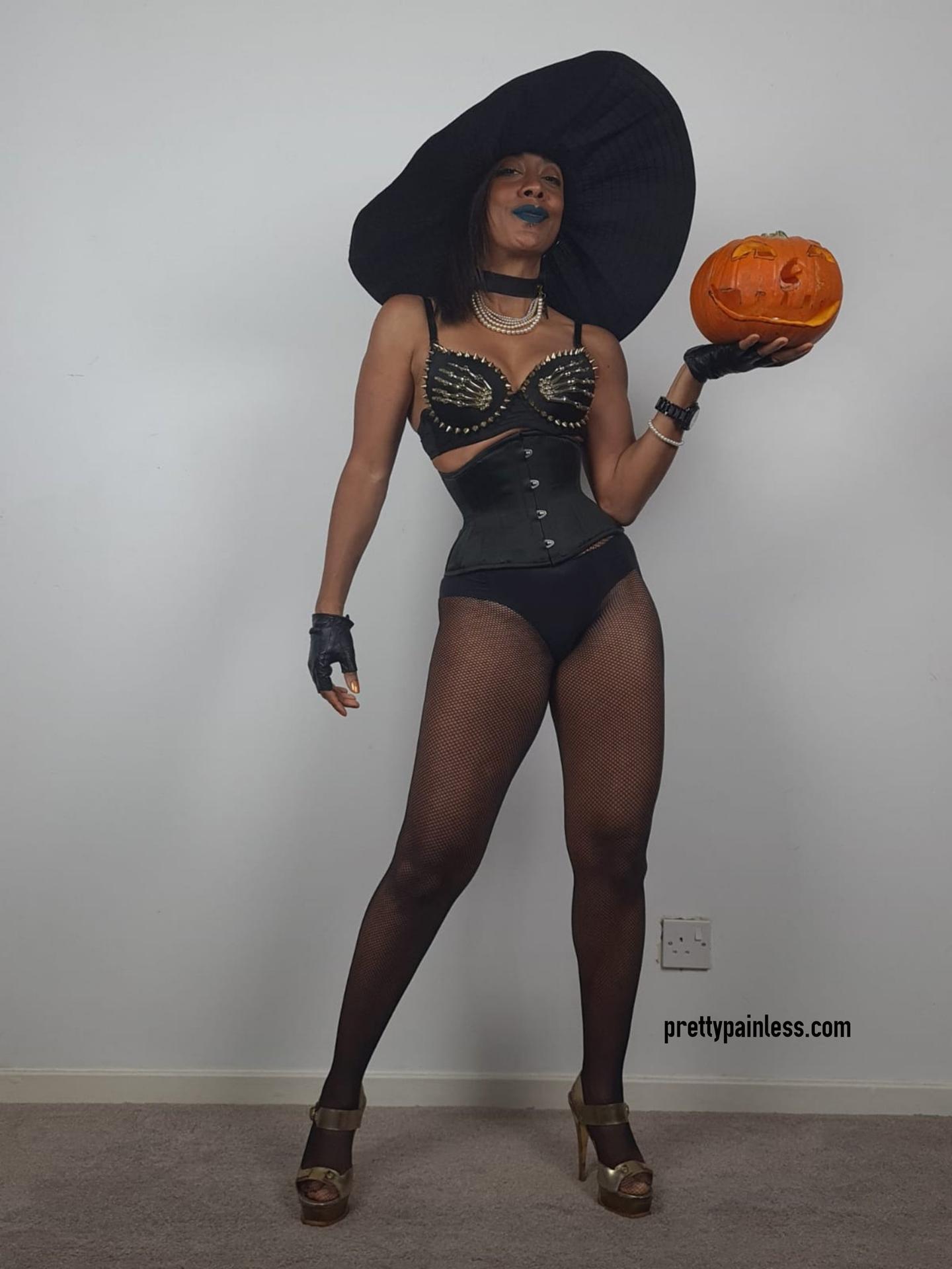 Photo HD Governess Painless - 2