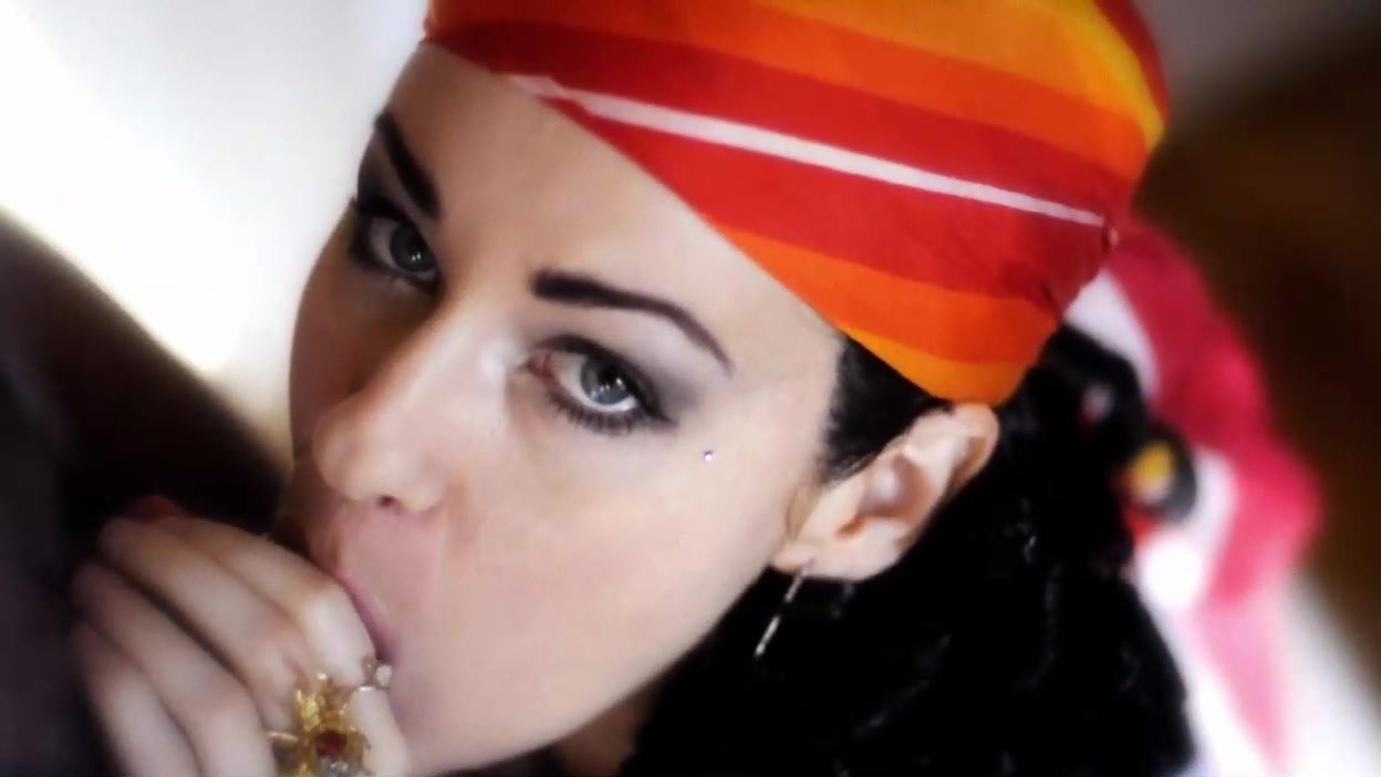 Seductive Gypsy Blowjob