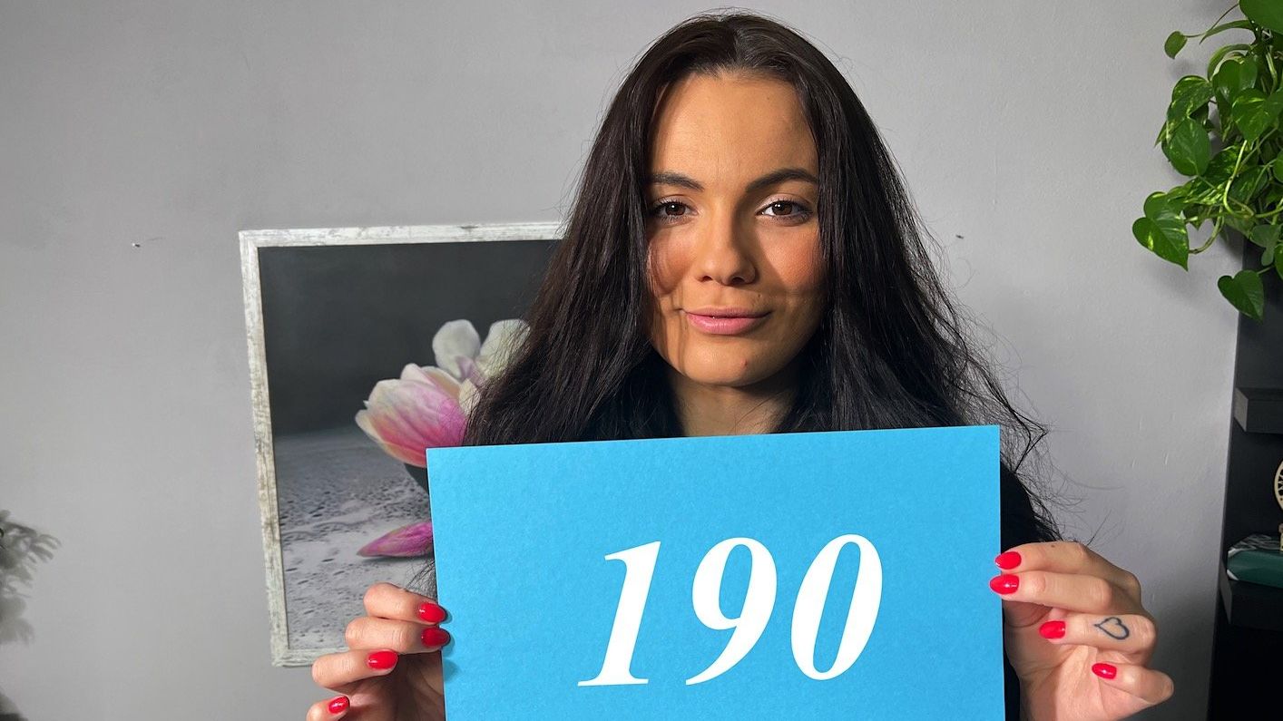 Sexy Czech milf shows off her sexual skills