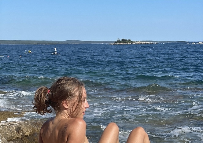 Beach Nude Chilling And Stretching On Vacation With Miss Pussycat Brilla Cherry