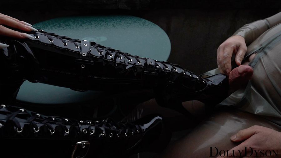 Jerk off on my heels! Latex femdom heel play