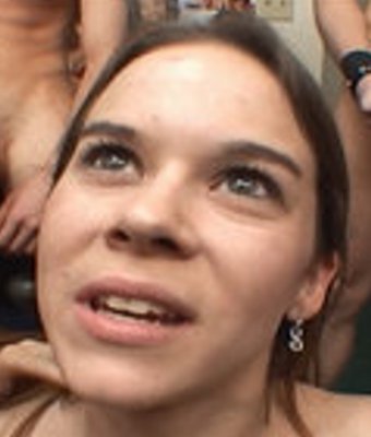 Monique LaRue Gorge profonde