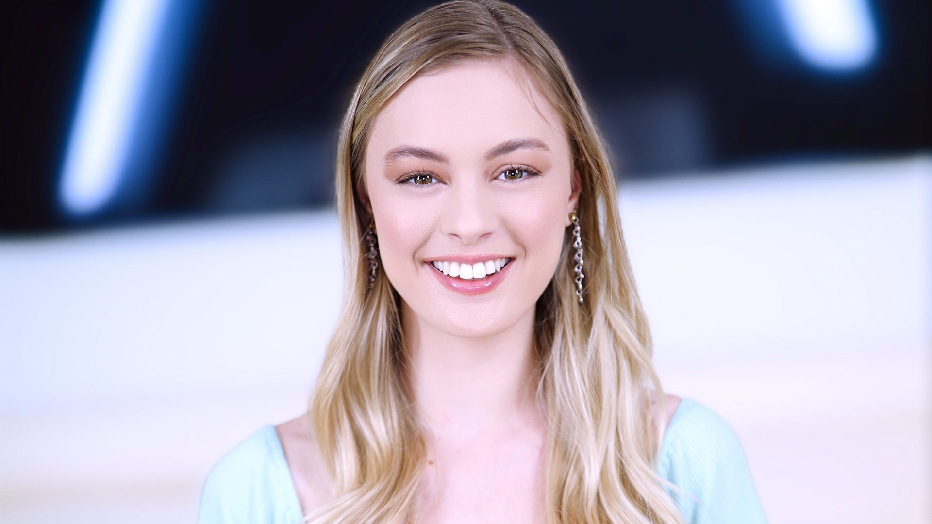 Amber Moore Returns to Amateur Allure Fore More Naughty Fun