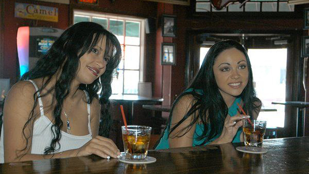 Stranger Cherokee fucking in the bed with her tattoos