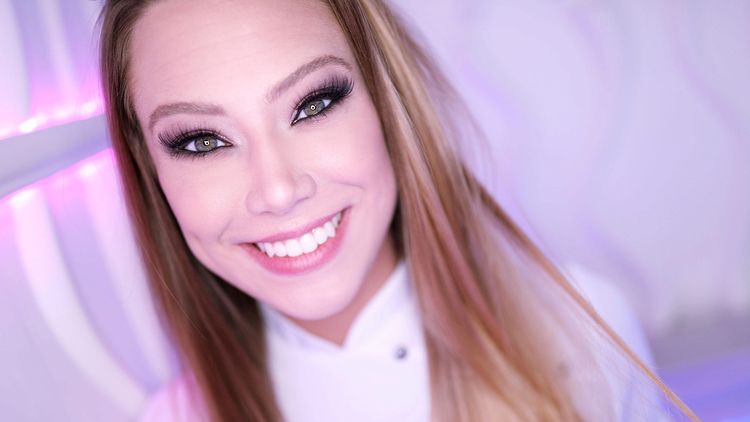 Swallow Salon Features Avery Cristy Giving Head and Swallowing Sperm