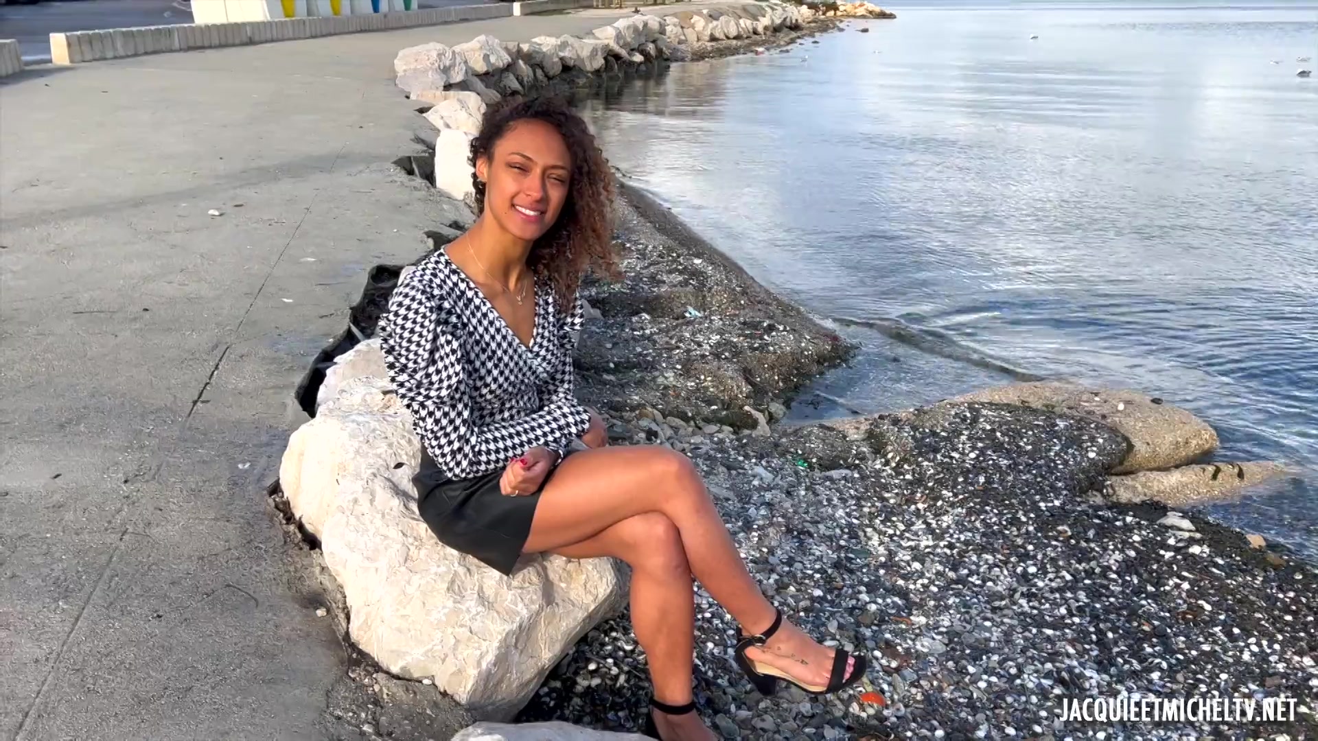 Lucie, 22, Really Likes To Charm These Gentlemen