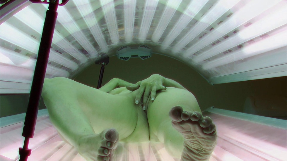 Busty housewife masturbates in solarium