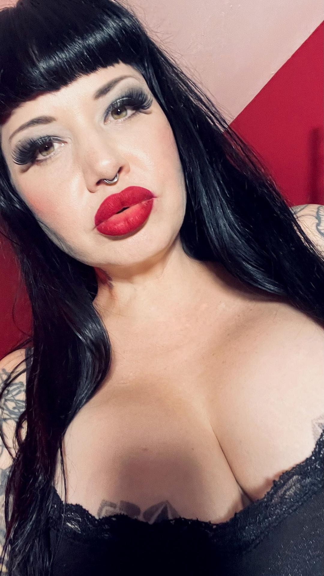 Maya Sinstress Fisting