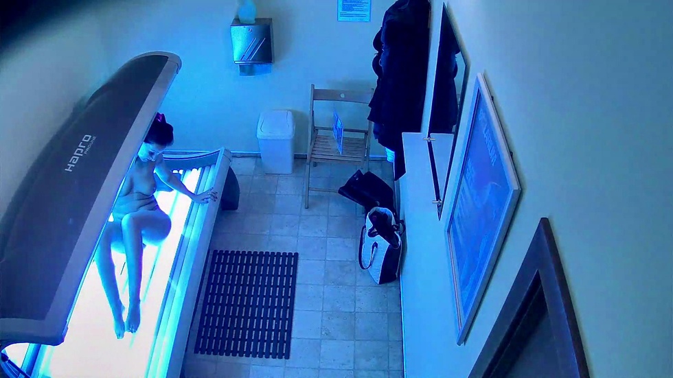 Pretty housewife in solarium