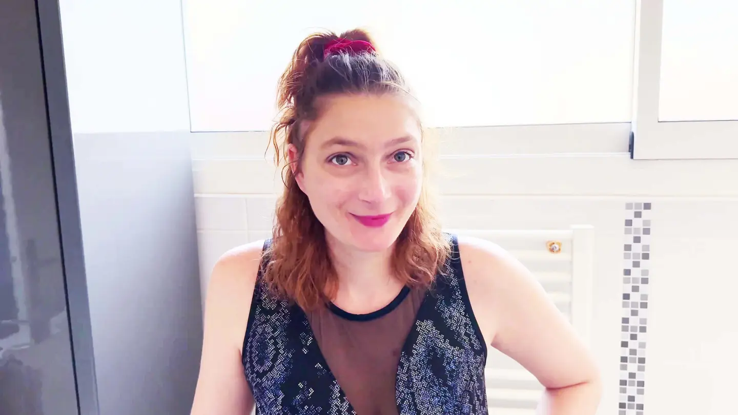 Charlotte, 32, is guided by Lyia...