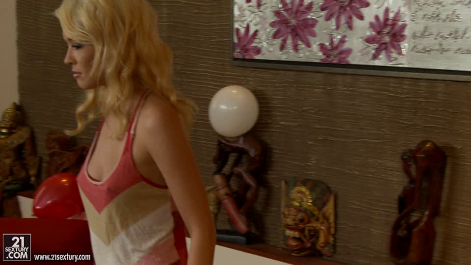 NudeFightClub presents Valentine's Day fight