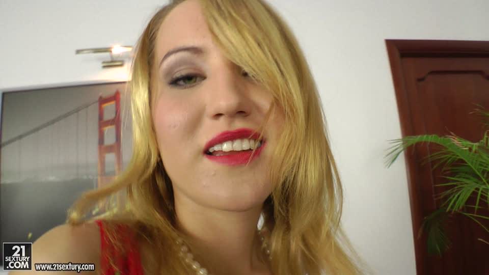 Anal training of Gloria Miller