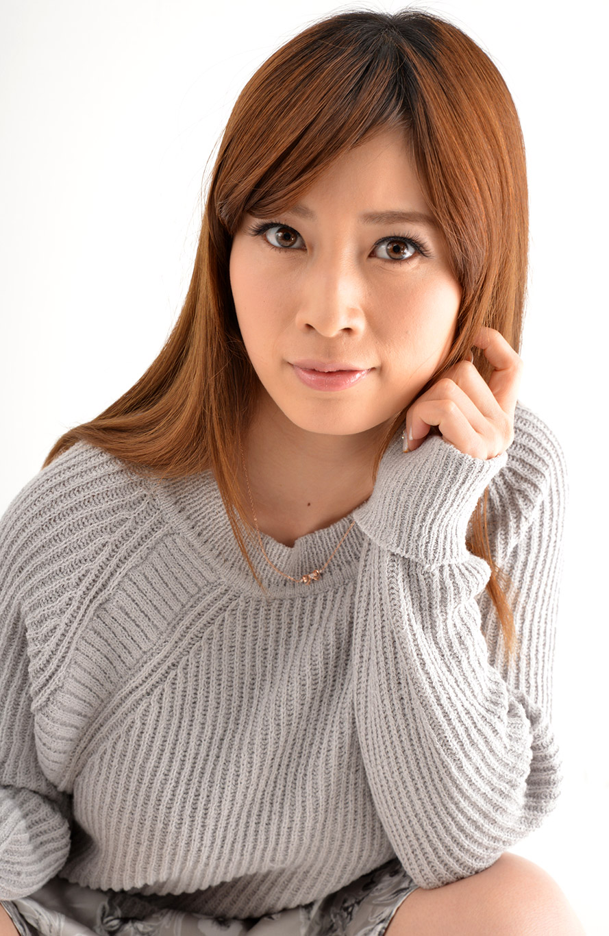 Saki Okuda Gorge profonde