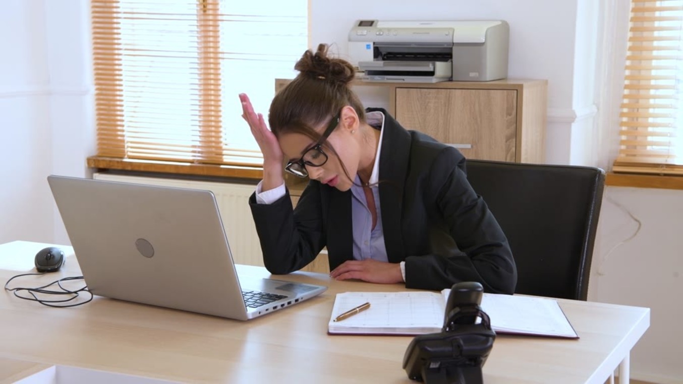 Sizzling hot secretary Sybil wants his massive veiny cock inside her pink