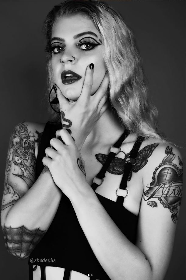 Shexxxdevil Gorge profonde